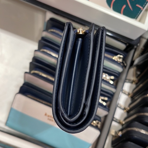 Kate Spade staci medium compact bifold wallet
POOLSIDE MULTI - Picture 9 of 16